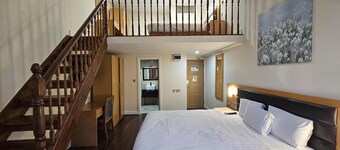 Cromwell International Hotel