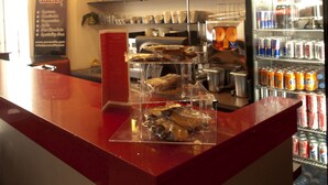 Snack bar - Cromwell International Hotel (London)
