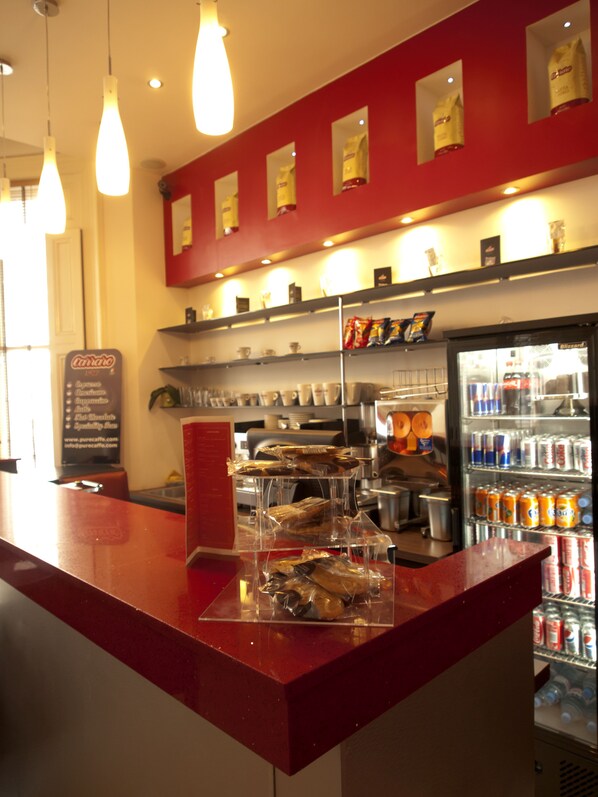 Snack bar - Cromwell International Hotel (London)