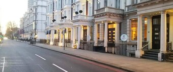 Cromwell International Hotel