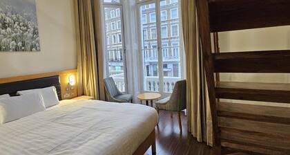 Cromwell International Hotel