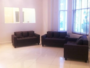 Flat-screen TV, pay films