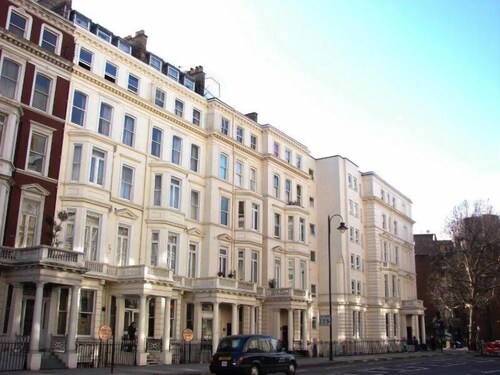 Cromwell International Hotel