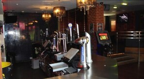 2 bars/lounges