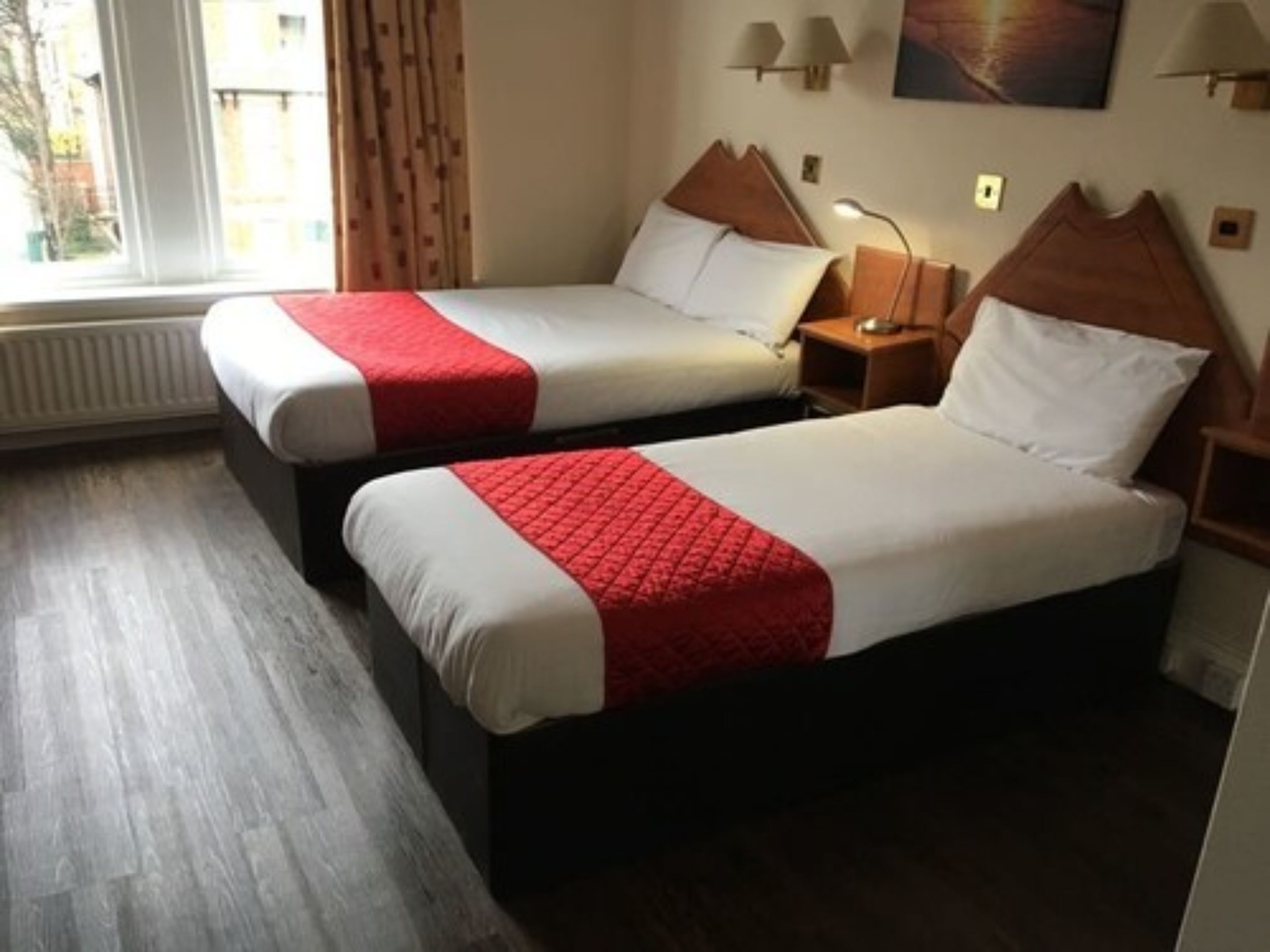 twin room | hypo-allergenic bedding, individually decorated, individually furnished