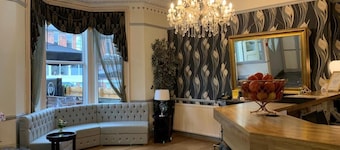Whites Hotel