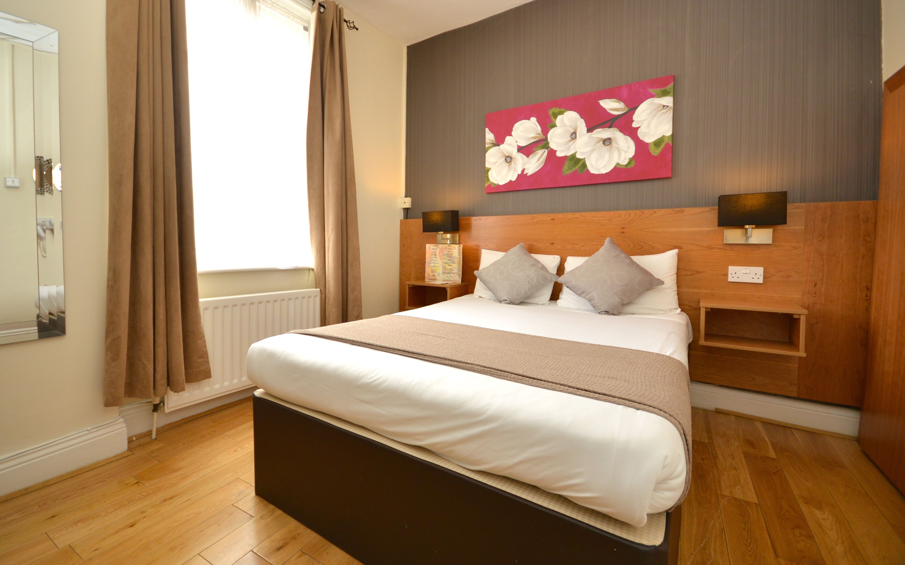 double room | hypo-allergenic bedding, individually decorated, individually furnished