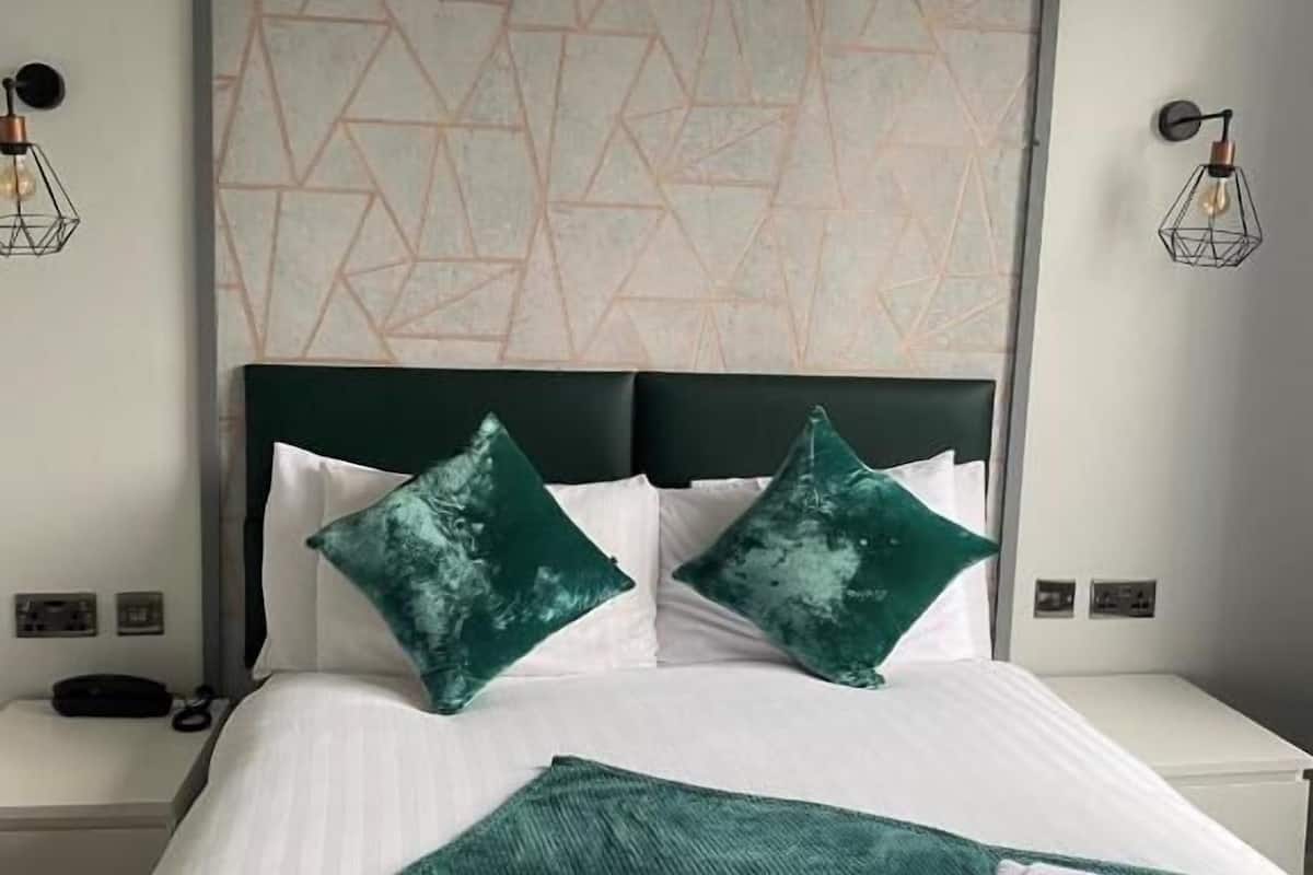 double room | hypo-allergenic bedding, individually decorated, individually furnished