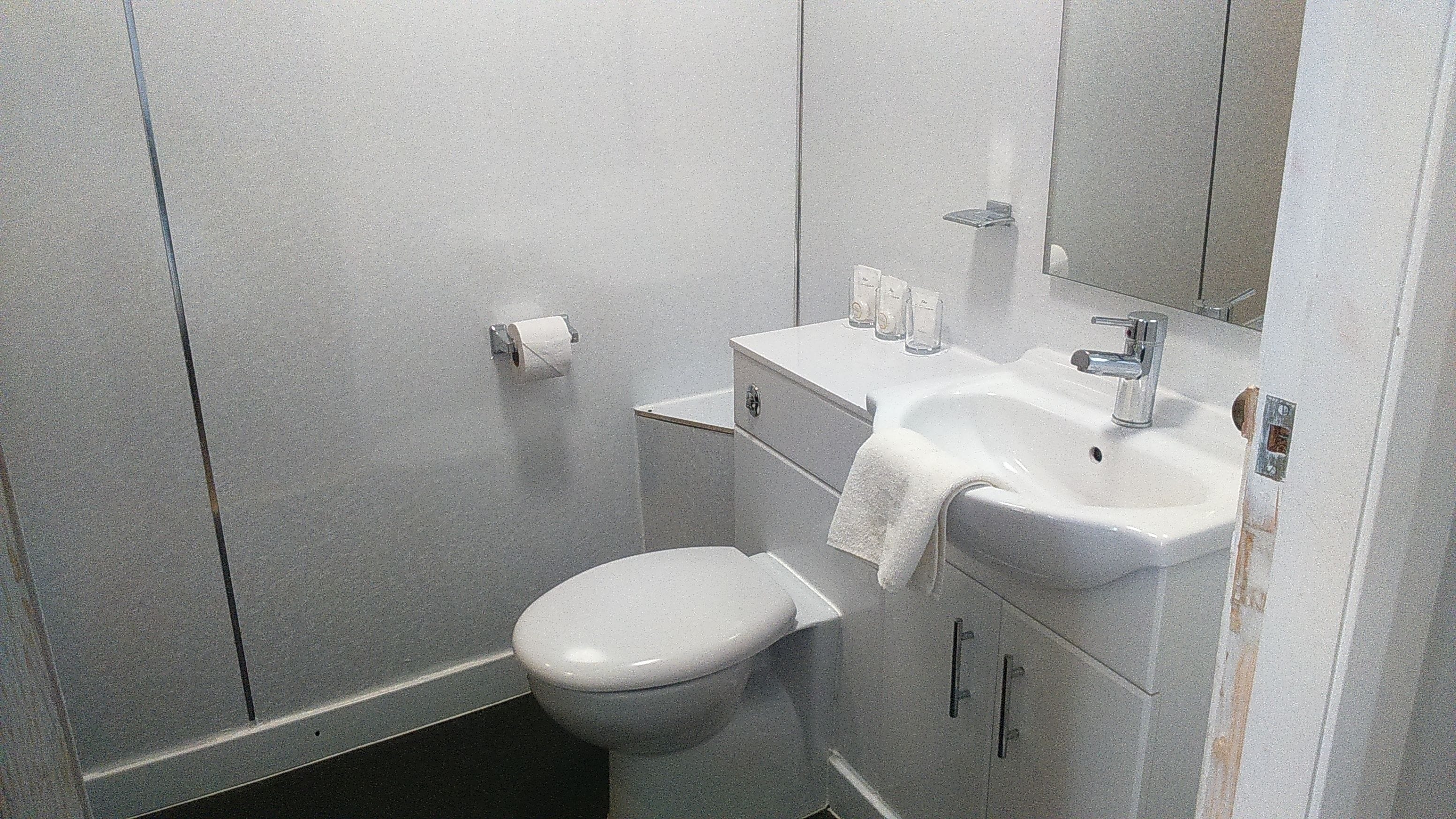 family room | bathroom | free toiletries, hair dryer, bathrobes, towels