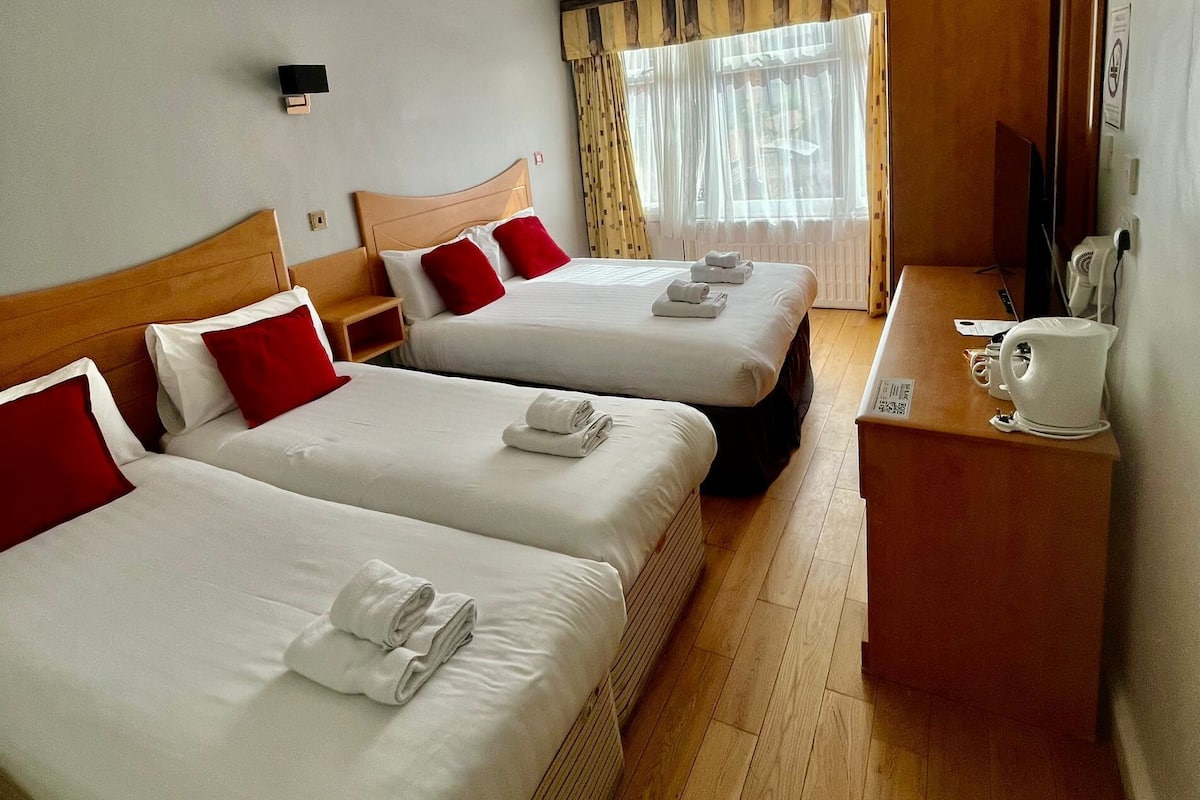 classic triple room | hypo-allergenic bedding, individually decorated, individually furnished