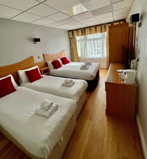 Classic-Dreibettzimmer | Allergikerbettwaren, individuell dekoriert, individuell eingerichtet