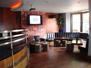 2 bars/lounges - Whites Hotel (Newcastle-upon-Tyne)