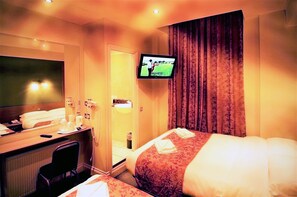 Twin Room | In-room safe, iron/ironing board, rollaway beds, free WiFi