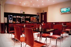 Daily buffet breakfast (GBP 8 per person)