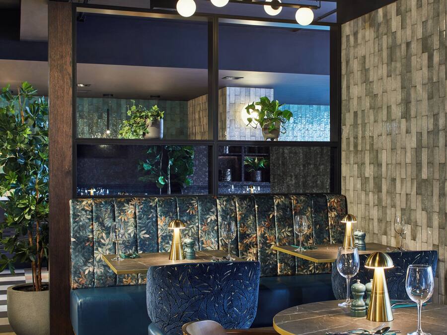 Breakfast and dinner served