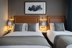 Chambre exécutive double ou avec lits jumeaux | Literie hypoallergénique, bureau, fer et planche à repasser