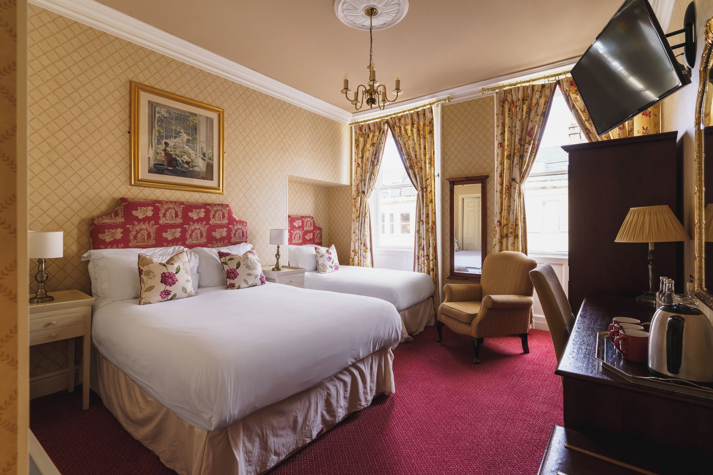 Dreibettzimmer, mit Bad | Allergikerbettwaren, individuell dekoriert, individuell eingerichtet