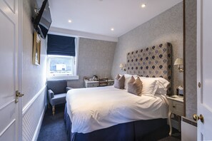 Snug Double Room, Ensuite | Hypo-allergenic bedding, individually decorated, individually furnished