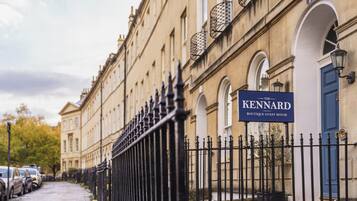 Mặt tiền nơi lưu trú