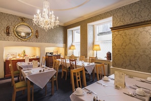 Daily continental breakfast for a fee - The Kennard (Bath)