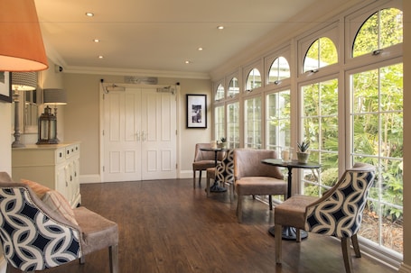 2 Bars/Lounges. Forest Lodge