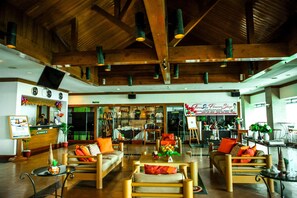 Lobby - Days Hotel by Wyndham Tagaytay (Tagaytay)