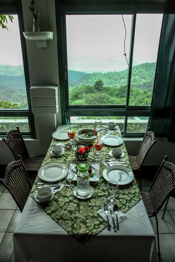 Café da manhã, almoço e jantar