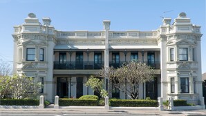A large, ornate building with a symmetrical facade, multiple windows, and a central entrance. - The Lurline (Randwick)