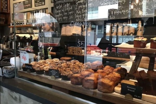 Petit déjeuner complet servi tous les jours en supplément