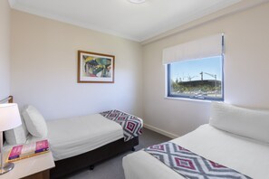 1 bedroom, in-room safe, desk, blackout drapes - Nesuto Mounts Bay (Perth)