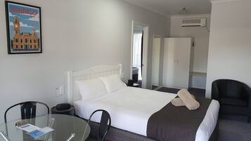 Perhehuone, useita sänkyjä, tupakointi kielletty | Allergiatestatut vuodevaatteet, minibaari, äänieristys