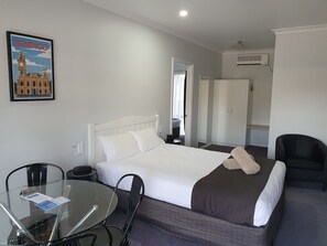 Camera familiare, letti multipli, non fumatori | Biancheria da letto ipoallergenica, minibar, insonorizzazione