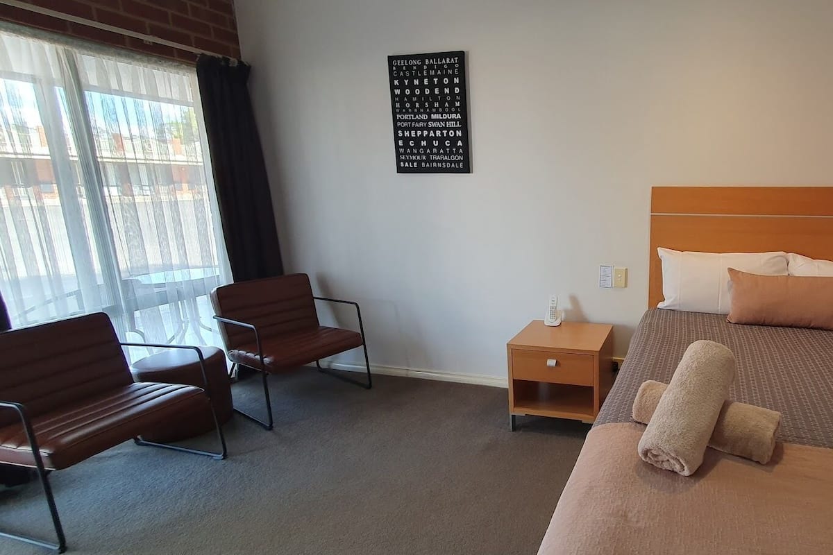 Ropa de cama hipoalergénica, minibar y sistema de insonorización