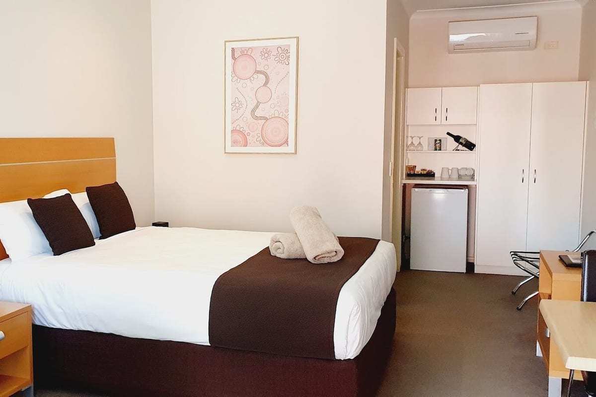 Ropa de cama hipoalergénica, minibar y sistema de insonorización