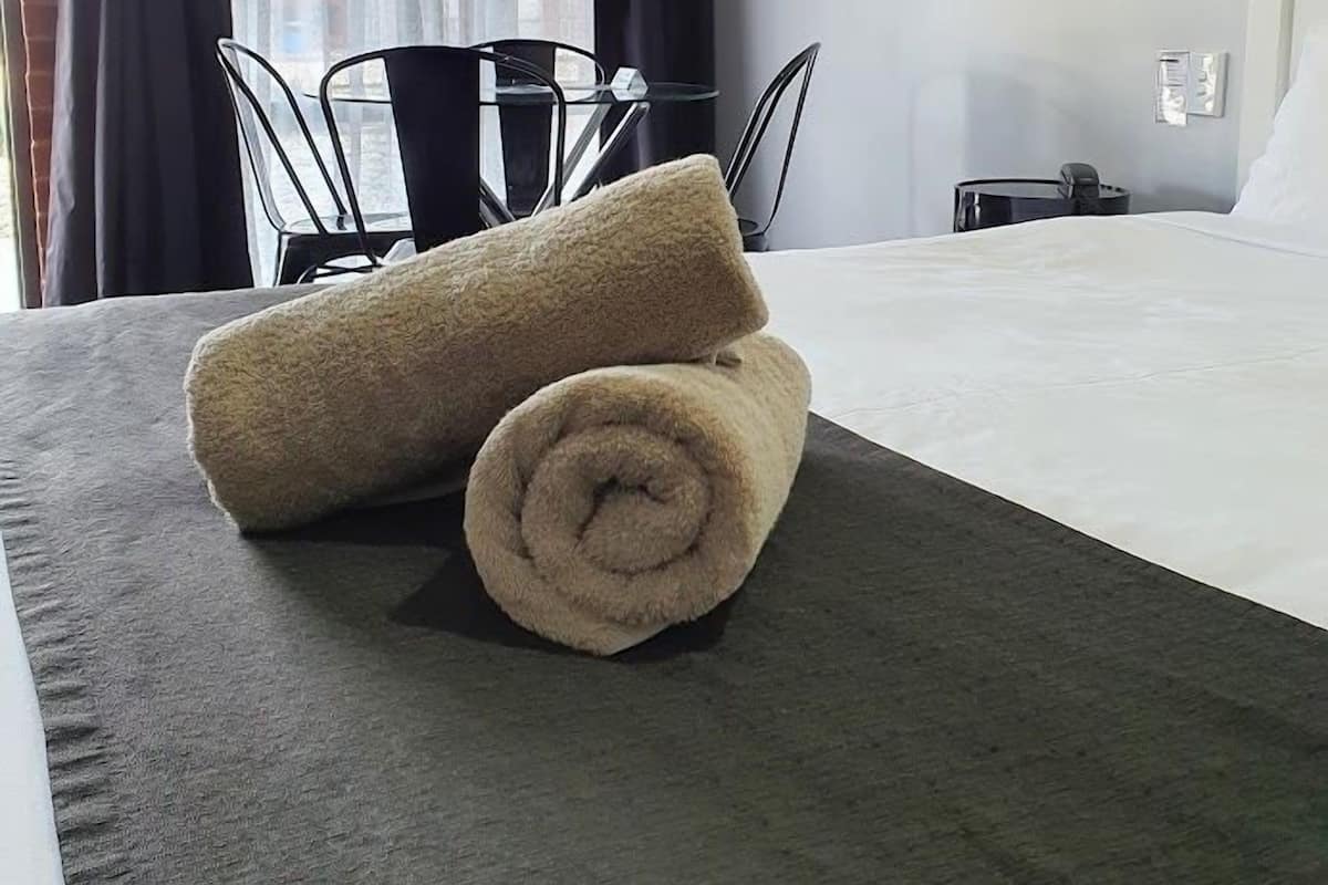 Ropa de cama hipoalergénica, minibar y sistema de insonorización