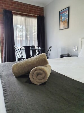 Family Room, Multiple Beds, Non Smoking | Hypo-allergenic bedding, minibar, soundproofing, iron/ironing board - Golden Reef Motor Inn (Strathdale)