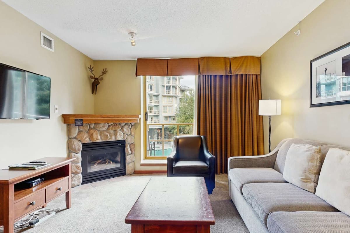 Condo, 1 chambre (Mountain View) | Aire de séjour | Téléviseur à écran plat