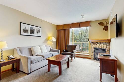 Apartamento, 2 habitaciones (Mountain View) | Zona de estar | Televisión de pantalla plana de 36 pulgadas con canales por cable