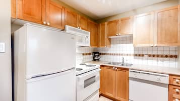 Appart'hôtel, 1 chambre | Cuisine privée | Micro-ondes, cafetière/bouilloire