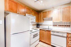 Apartamento, 1 habitación | Cocina privada | Microondas y cafetera o tetera