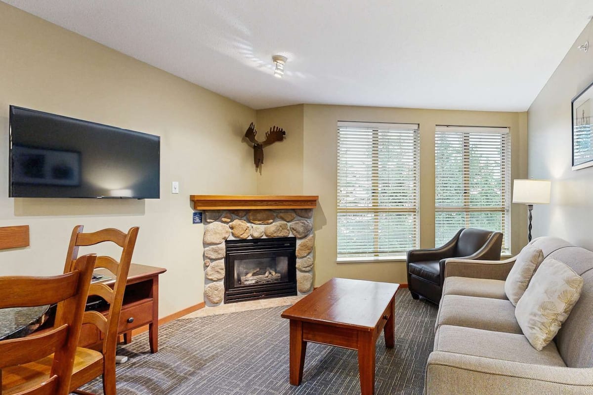 Condo, 1 chambre | Aire de séjour | Téléviseur à écran plat