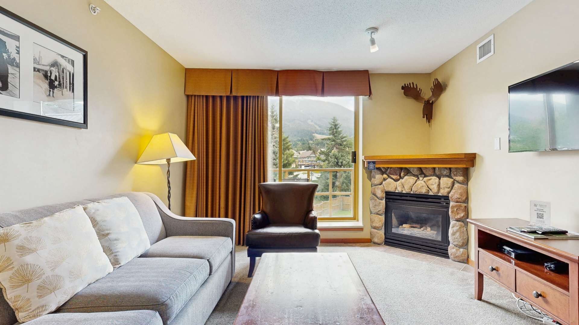 Condo, 2 chambres (Mountain View) | Aire de séjour | Téléviseur à écran plat