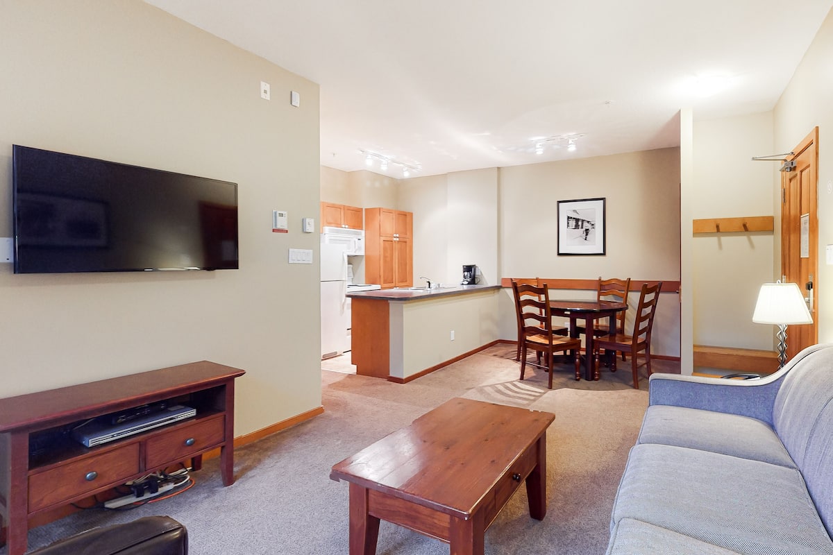 Condo, 1 habitación (Mountain View) | Área de sala de estar | Televisión de pantalla plana