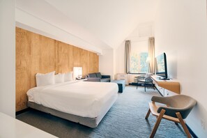 Deluxe Room, 1 Queen Bed | Hypo-allergenic bedding, pillowtop beds, in-room safe - Aava Whistler Hotel (Whistler)