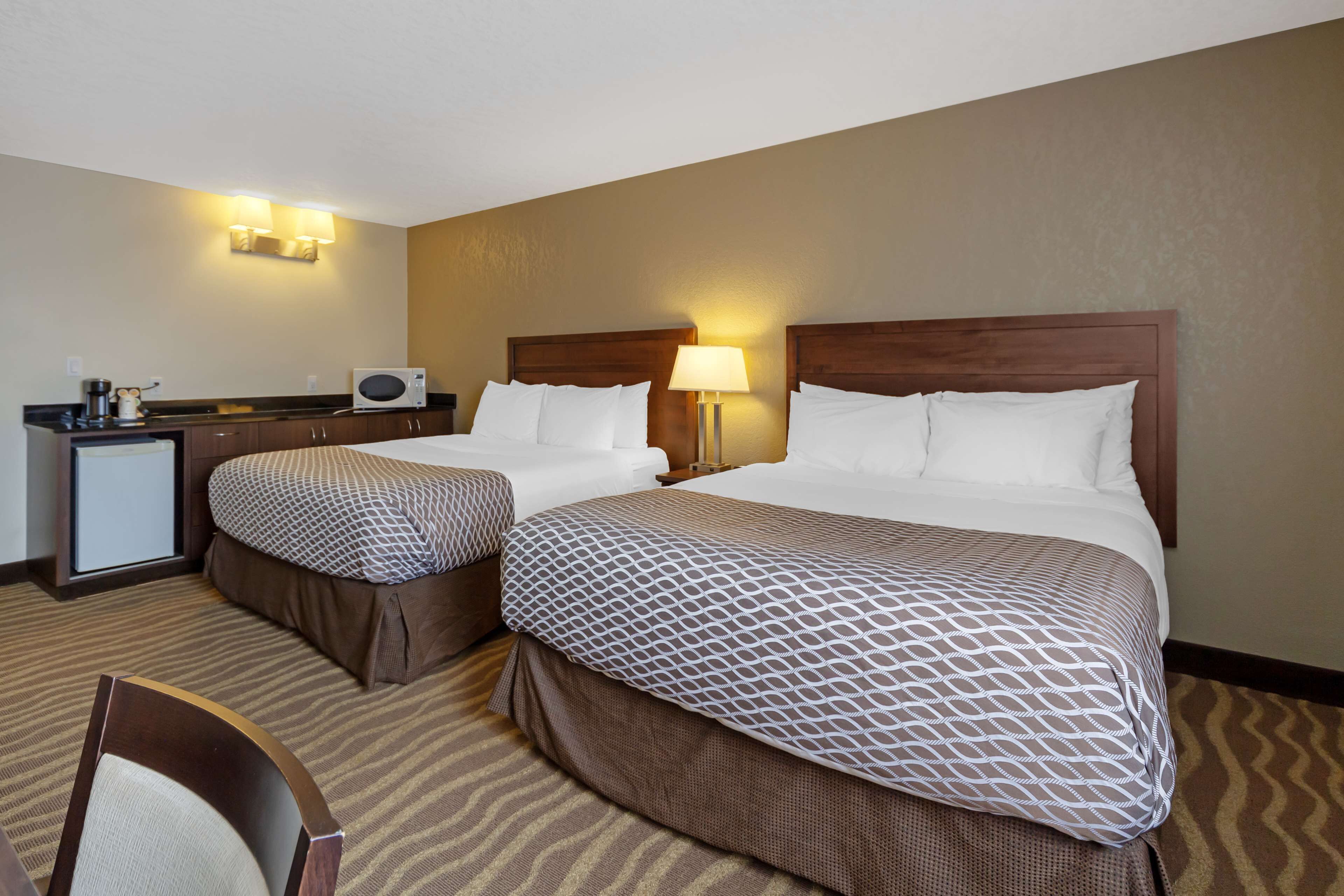 standard room, 2 queen beds, non smoking, refrigerator & microwave | 1 bedroom, pillow-top beds, desk, laptop workspace