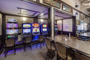 Se sirven almuerzos, cenas y cocina británica 