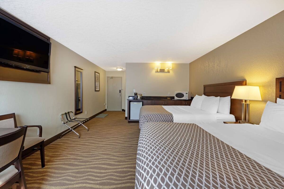 standard room, 2 queen beds, non smoking, refrigerator & microwave | 1 bedroom, pillow-top beds, desk, laptop workspace