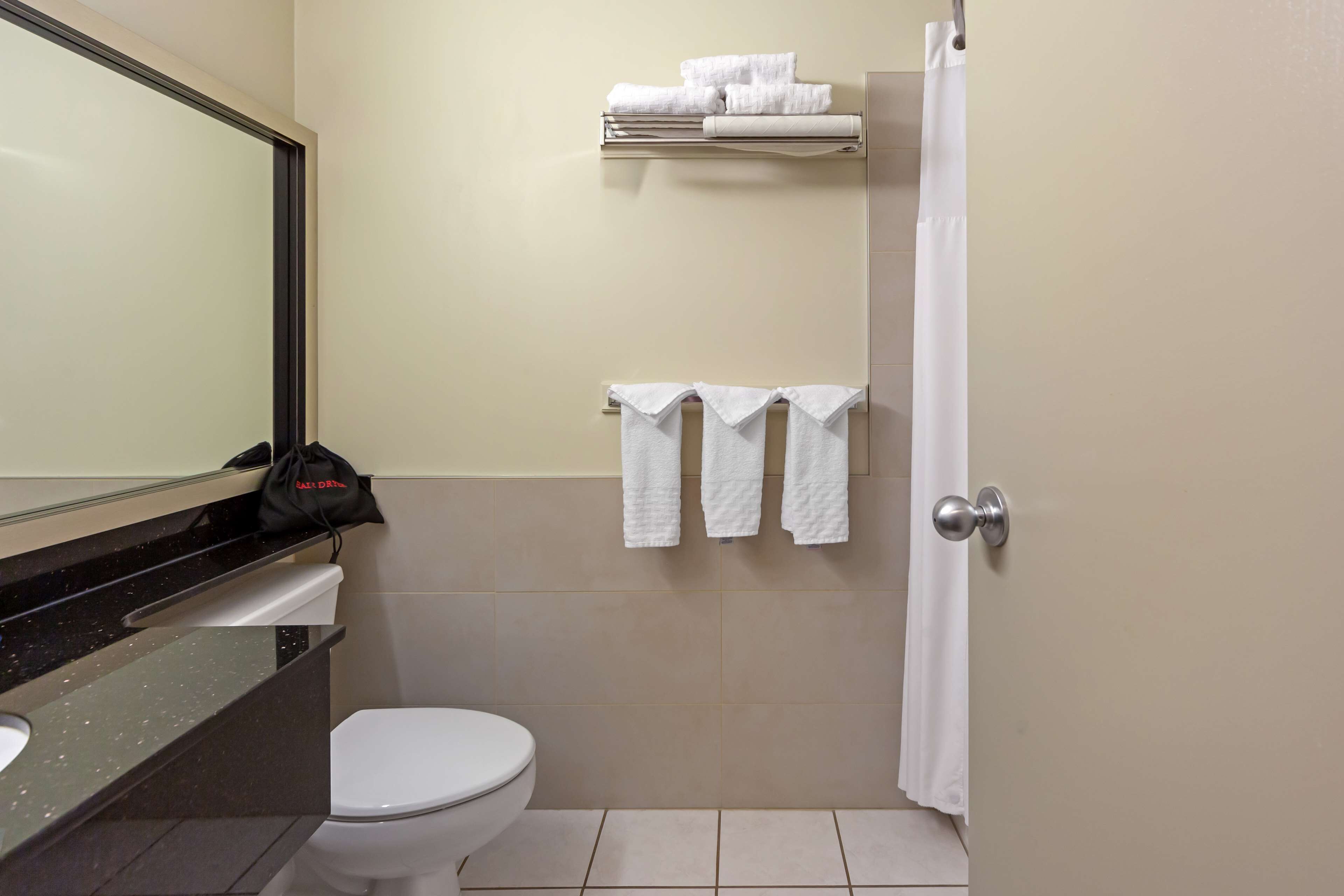 combined shower/bathtub, free toiletries, hair dryer, towels