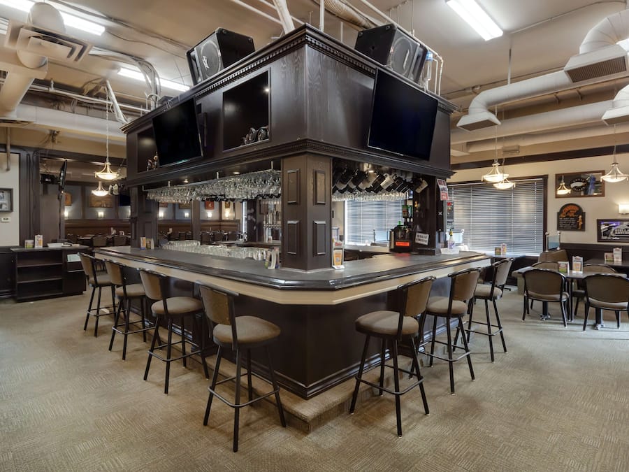 Lunch and dinner served, British cuisine