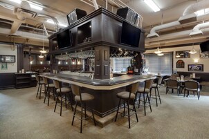 Se sirven almuerzos, cenas y cocina británica 